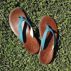 Olukai flip flops sandals